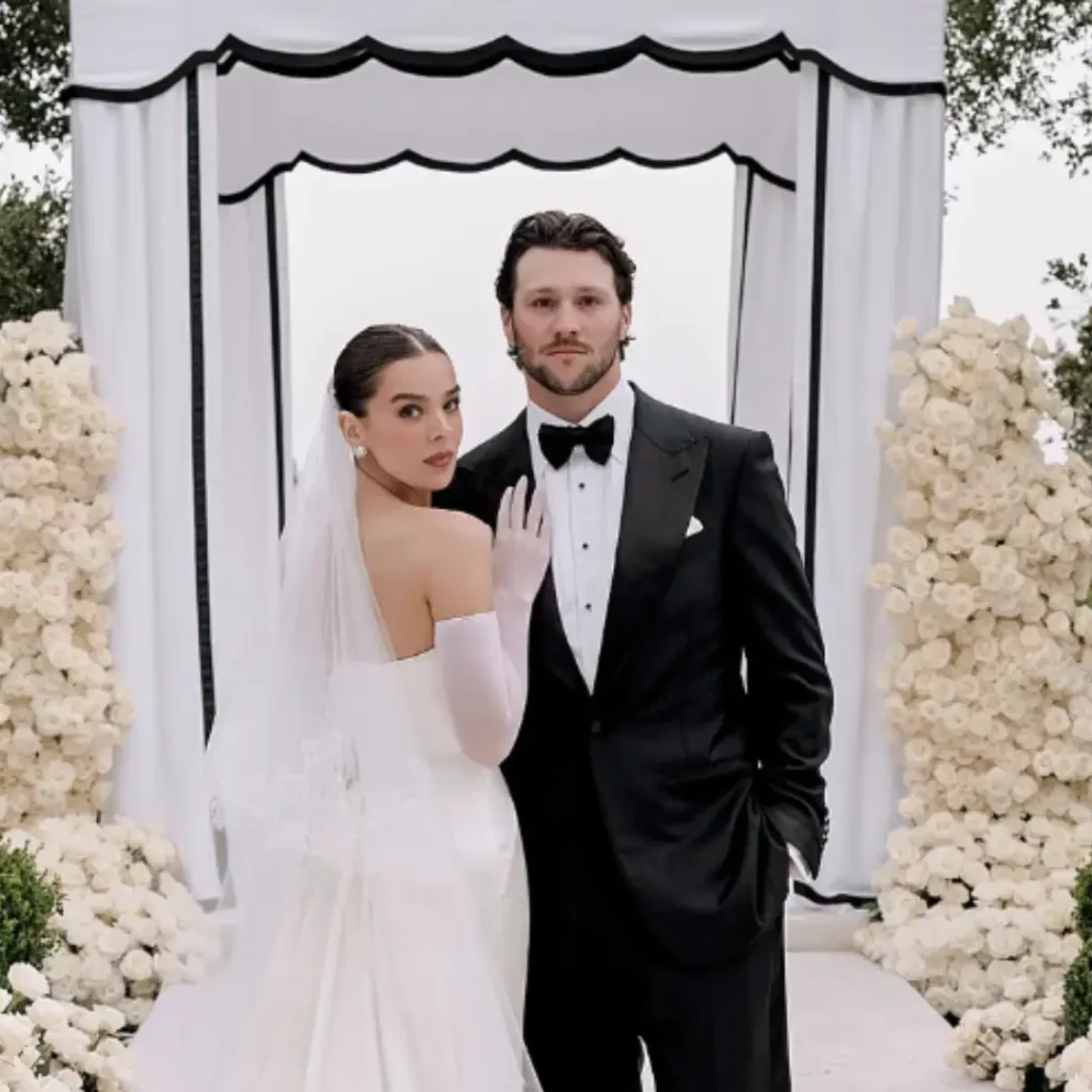 Hailee Steinfeld and Josh Allen 